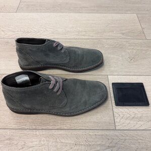 John Varvatos Chukka Ankle Boot Men Size 8.5 Dark Olive/Gray Suede W. Cardholder